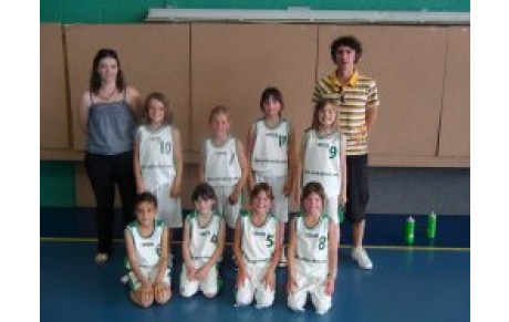 Mini-poussines en quète du trophée départemenale.