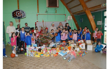 Des mini basketteurs solidaires